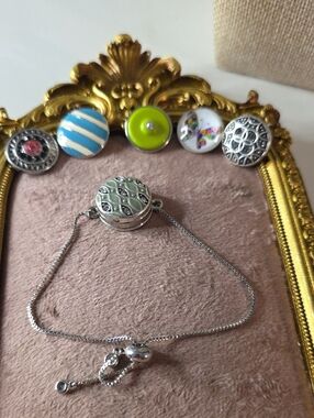 Vintage Ginger Snaps Adjustable Bracelet with 6 Interchangable Snaps